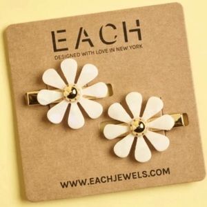 EACH Flower Hair Clips